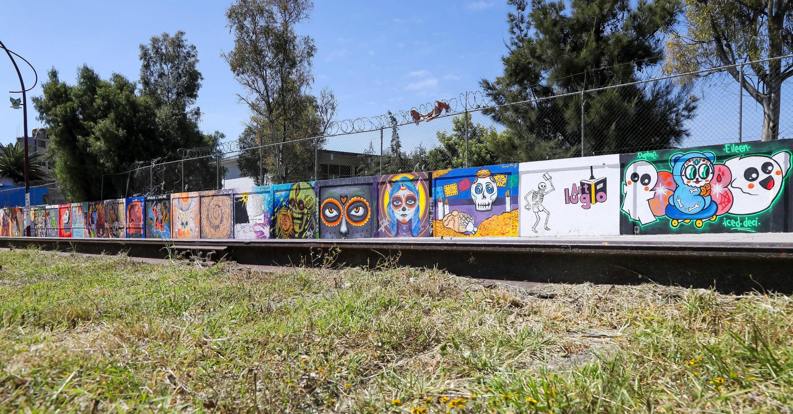 Pachuca celebra el arte urbano con murales del Día de Muertos