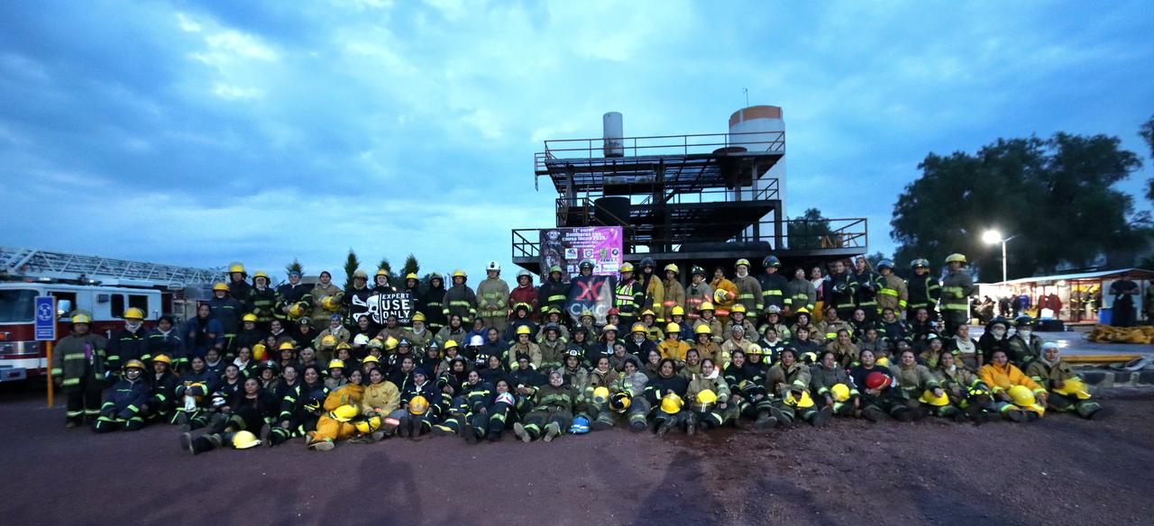 Bomberas de Pachuca participan en capacitación nacional con causa rosa