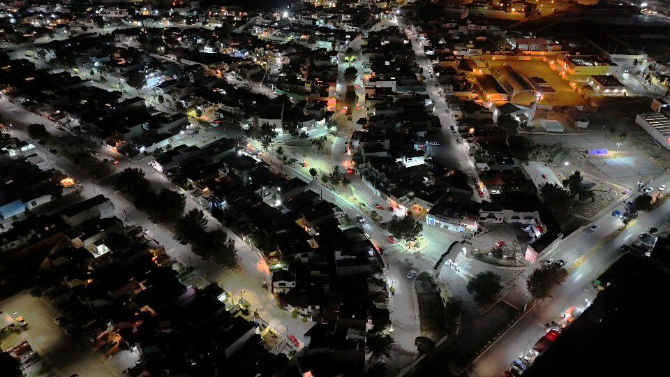 Refuerza Jorge Reyes infraestructura de alumbrado en Jardines de la Hacienda y Bosques del Peñar como parte de la mejora continua