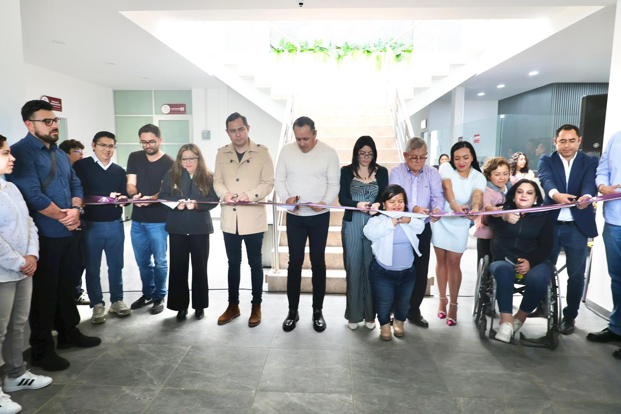 Dignificación laboral, inaugura Cristhian Martínez la remodelación de la presidencia municipal