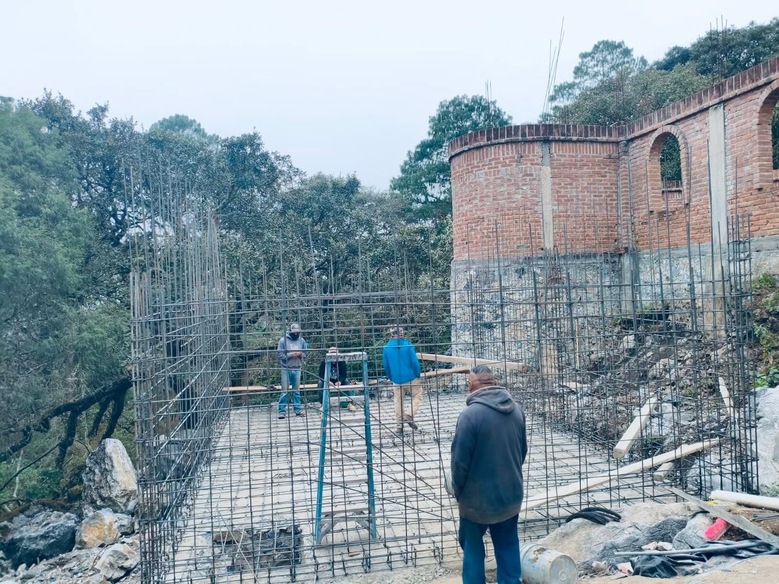 Avanza construcción de tanques de agua potable en comunidades de Jacala 