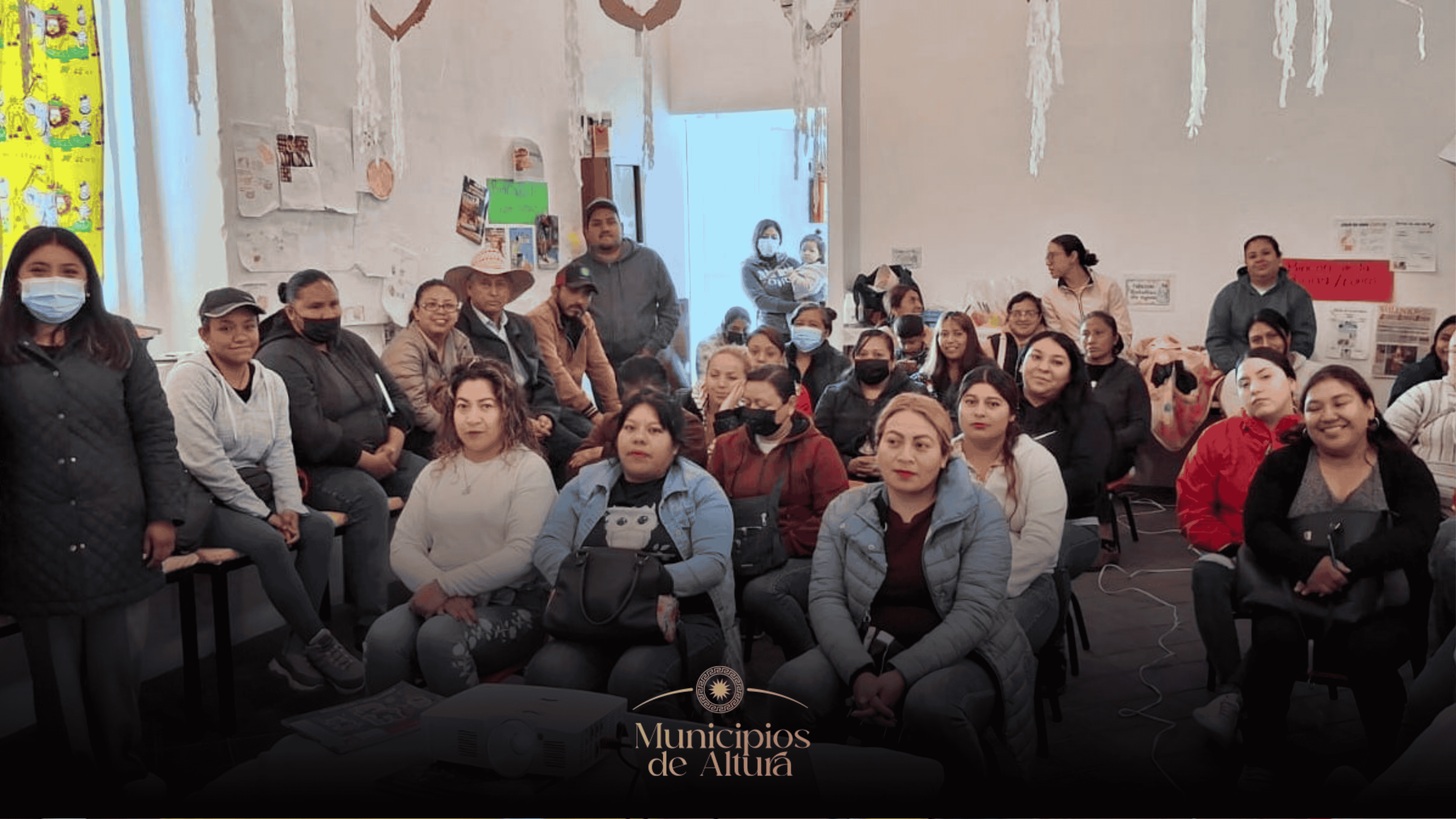 Plática sobre estilos de crianza fortalece la participación de madres y padres de familia en Tepetitlán