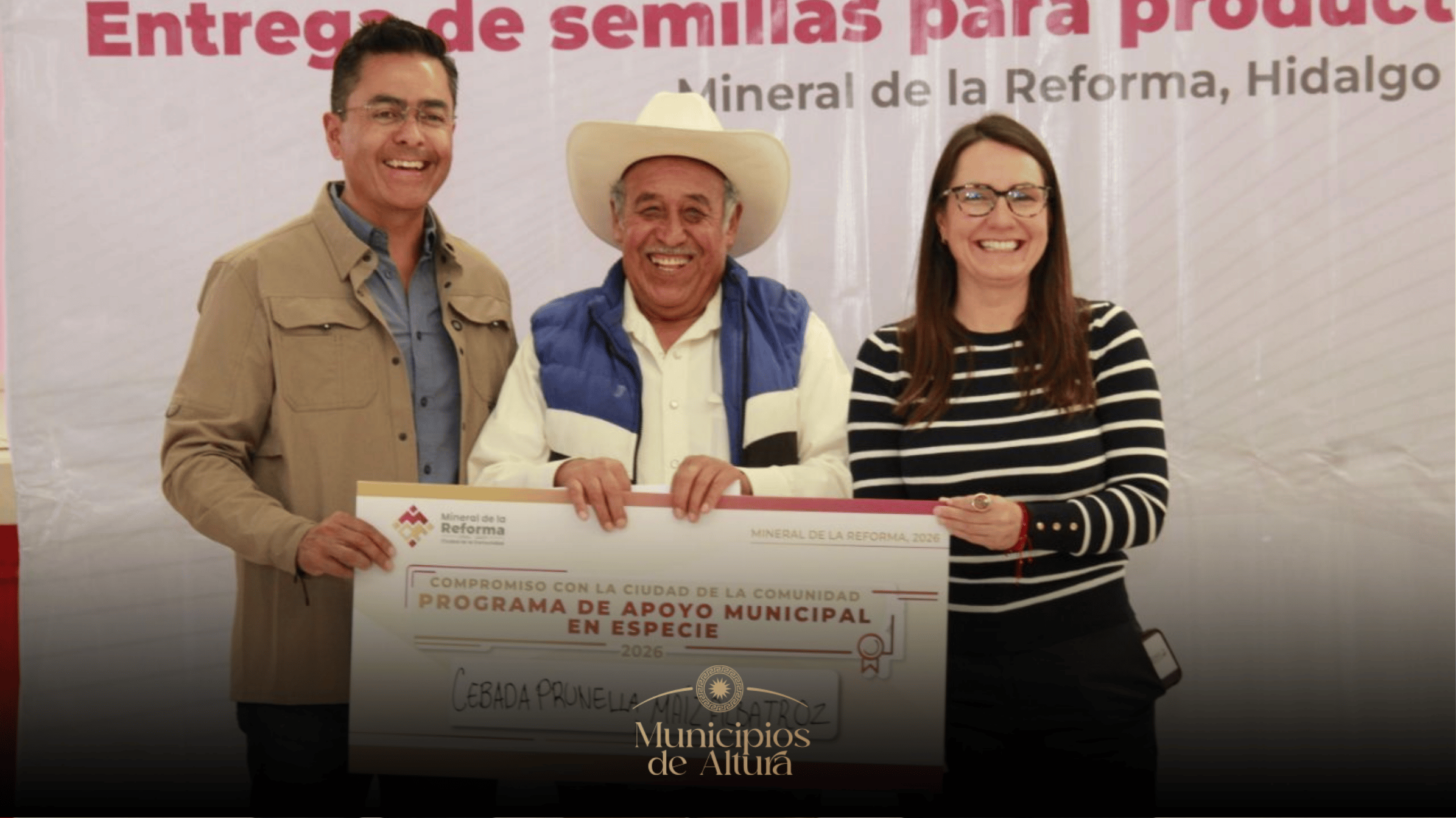 ENTREGA EDUARDO MEDÉCIGO SEMILLAS CERTIFICADAS DE MAÍZ Y CEBADA A PRODUCTORES DE MINERAL DE LA REFORMA